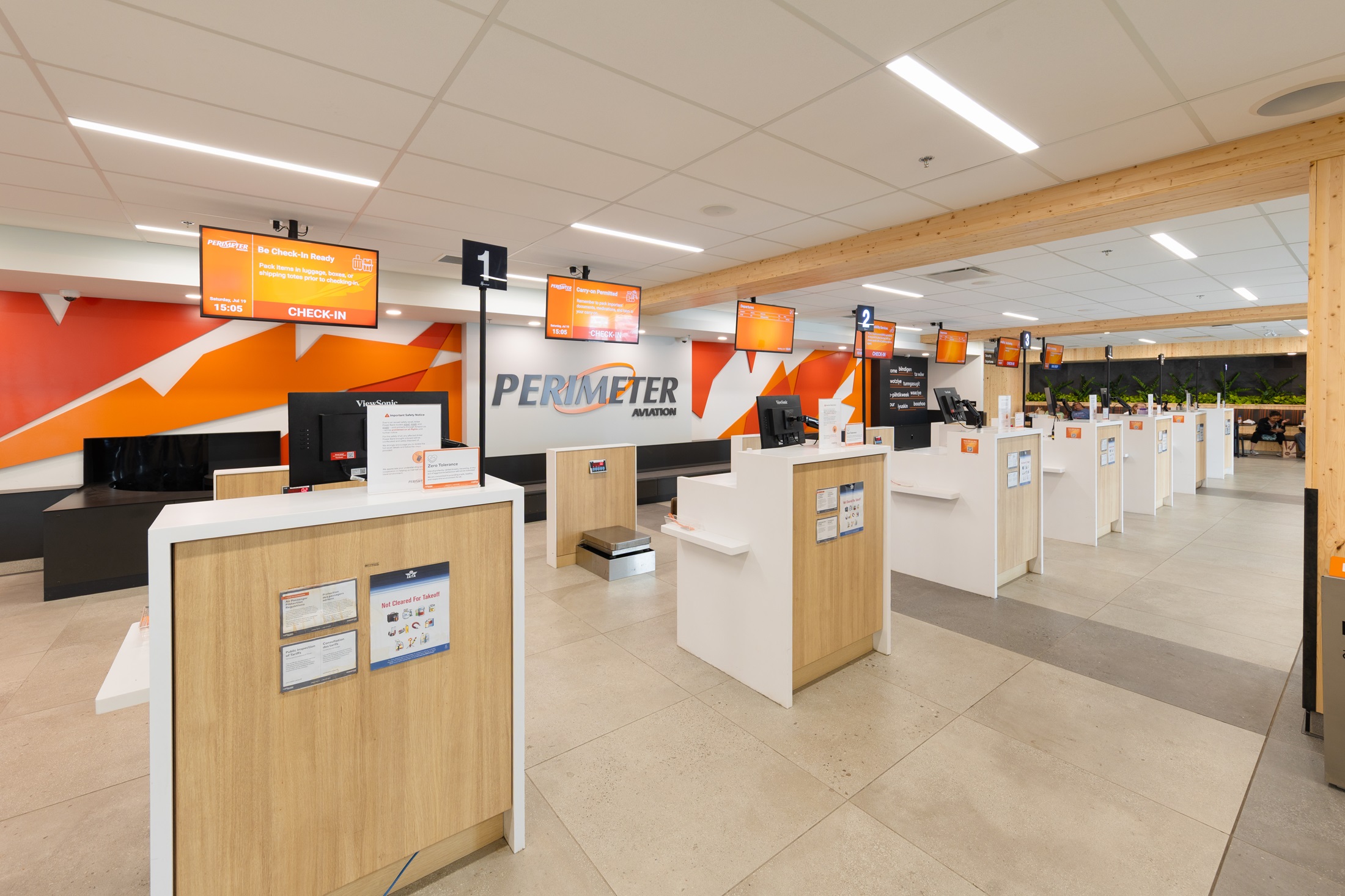 Perimeter Aviation - Check in counter screens